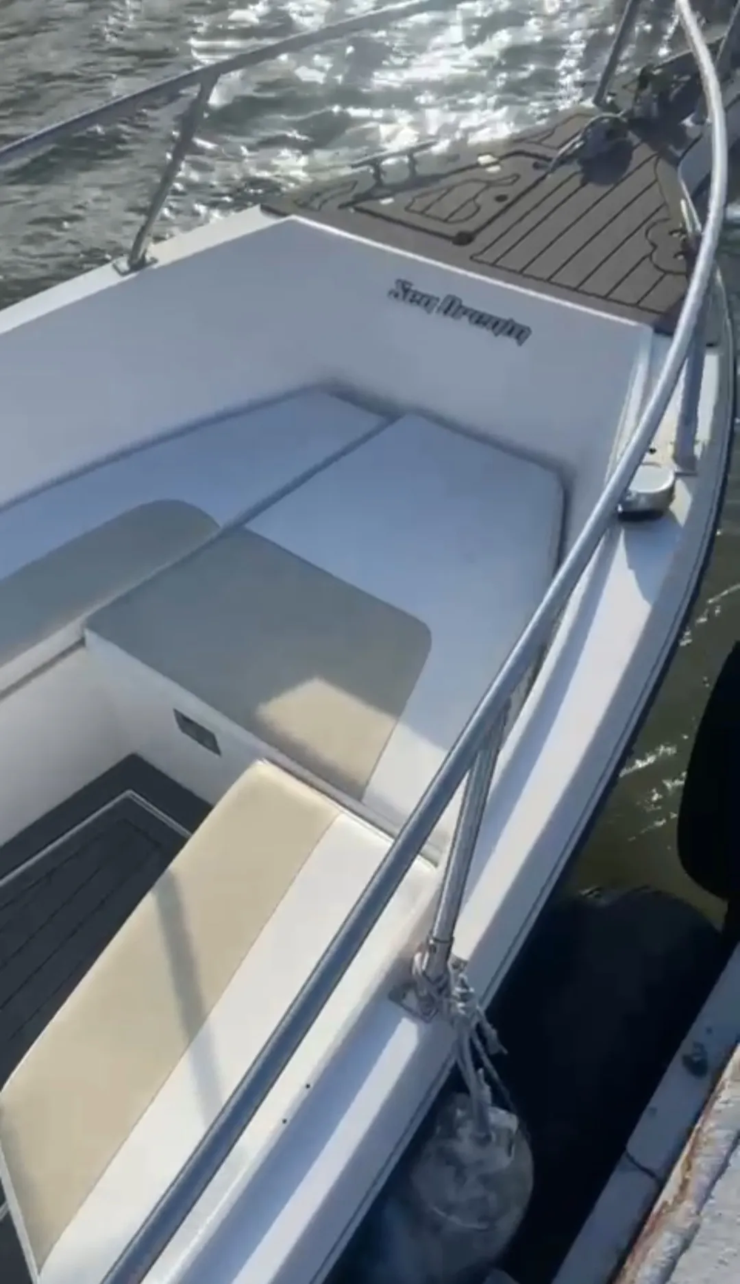 Lancha Wellcraft 21 pés - Foto 3 mostrando detalhes da embarcação