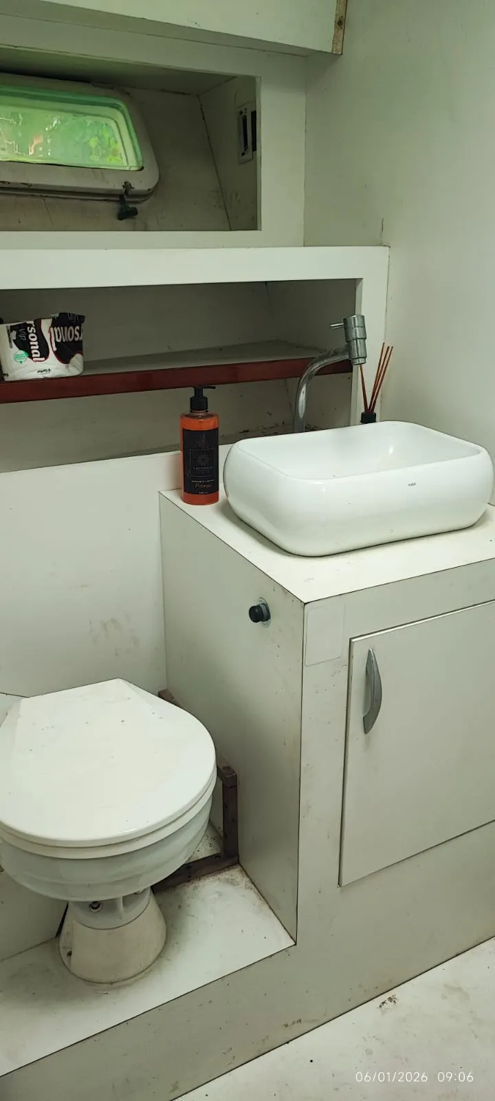 Lancha Cabrasmar 60 pés - Foto 6 mostrando detalhes da embarcação