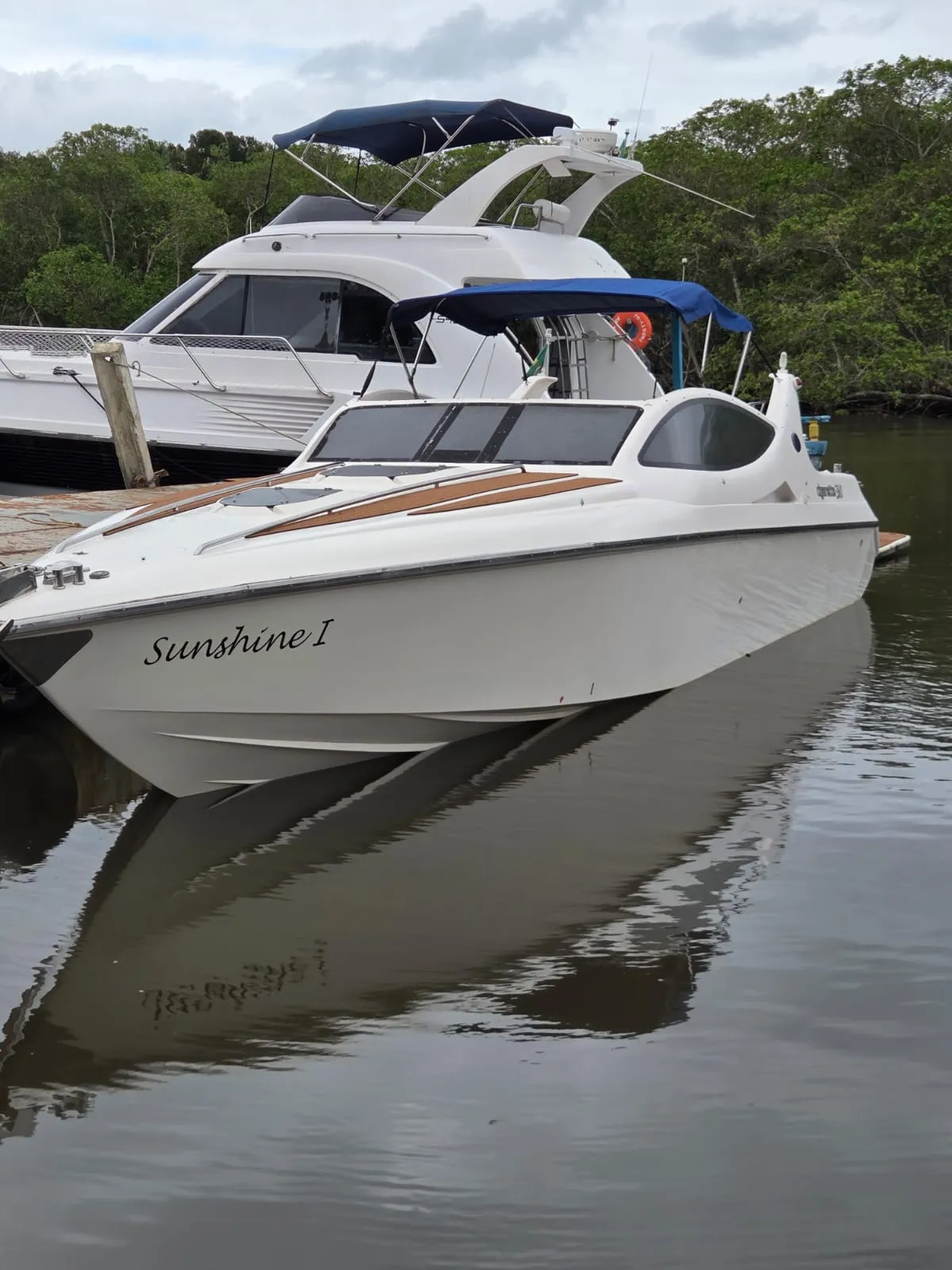 Lancha Dynamax 30 pés - Foto 4 mostrando detalhes da embarcação