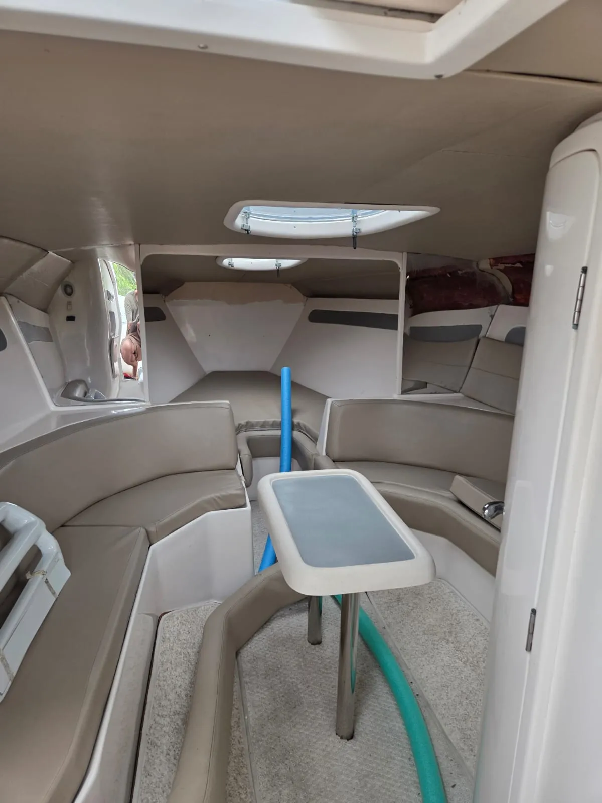 Lancha Dynamax 30 pés - Foto 8 mostrando detalhes da embarcação