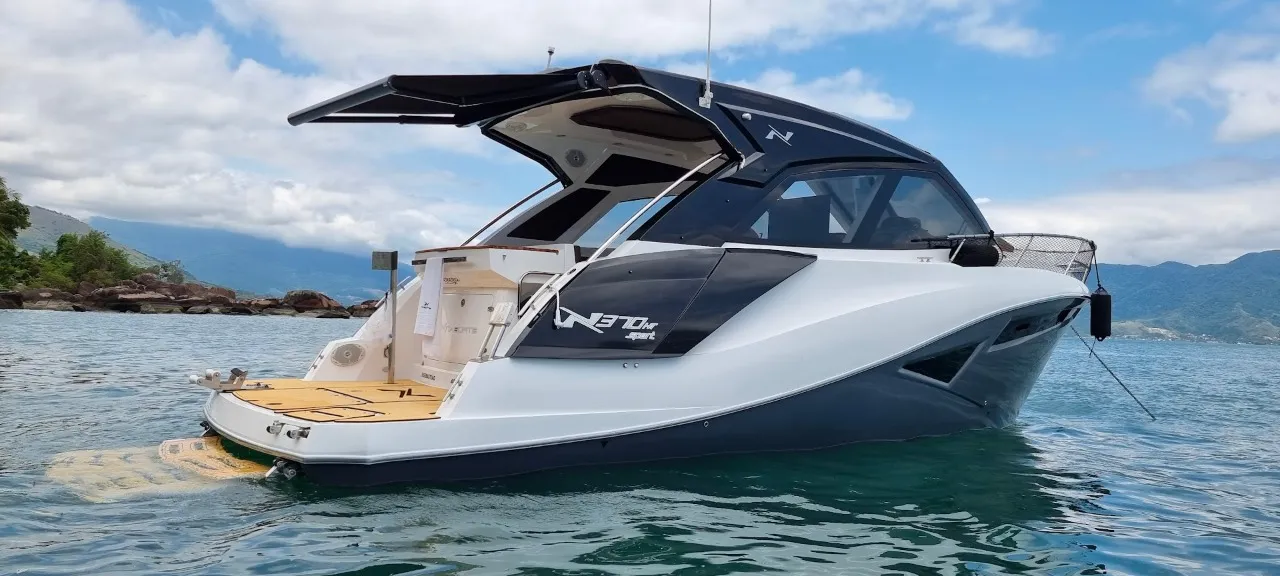 Lancha NX 37 pés - Foto 6 mostrando detalhes da embarcação