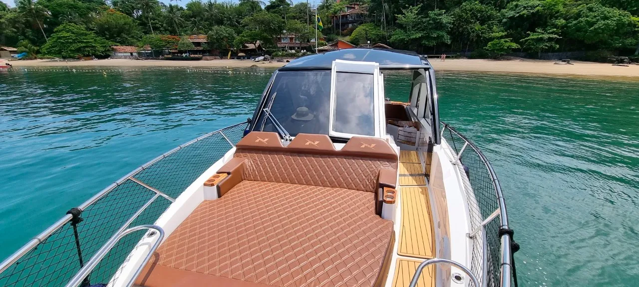 Lancha NX 37 pés - Foto 5 mostrando detalhes da embarcação