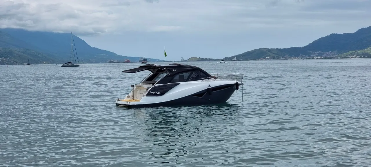 Lancha NX 37 pés - Foto 7 mostrando detalhes da embarcação