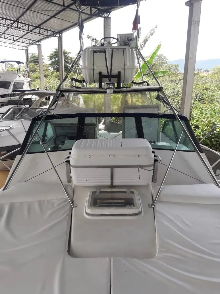 Lancha Mares 30 pés - Foto 10 mostrando detalhes da embarcação