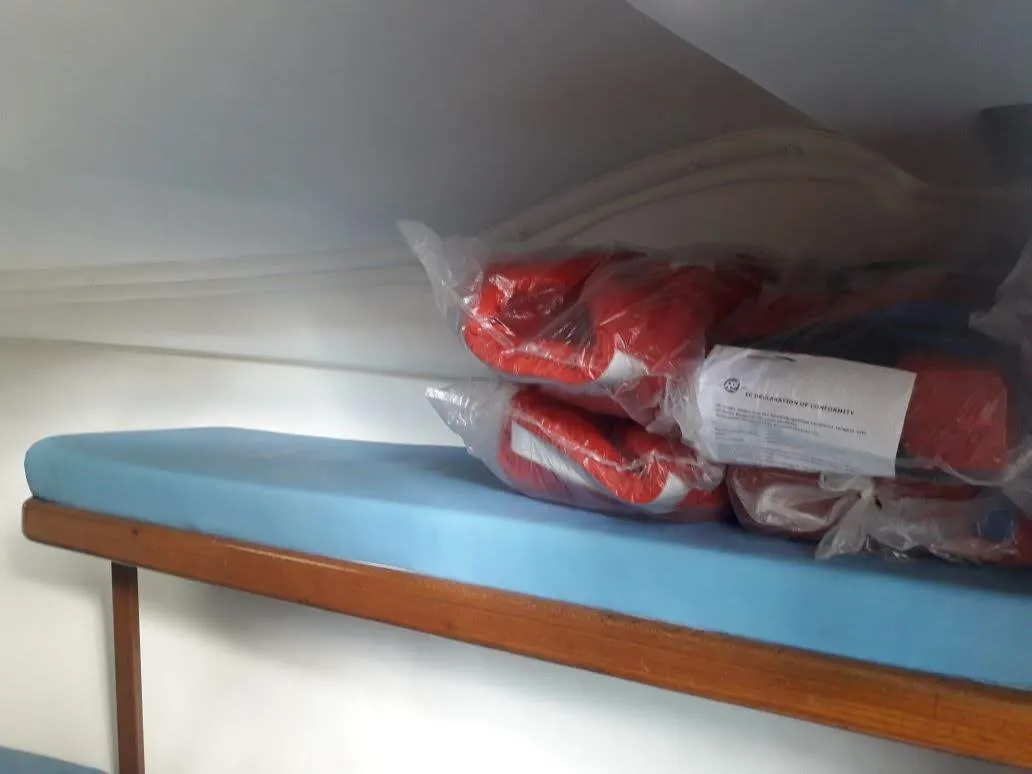 Lancha Mares 30 pés - Foto 5 mostrando detalhes da embarcação