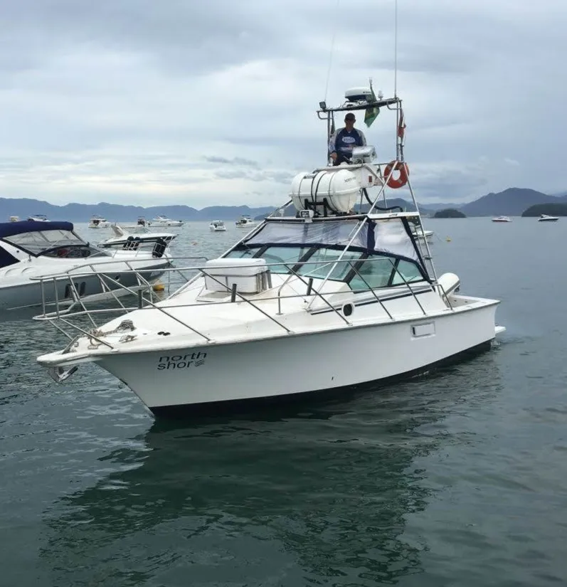 Lancha Mares 30 pés - Foto 9 mostrando detalhes da embarcação