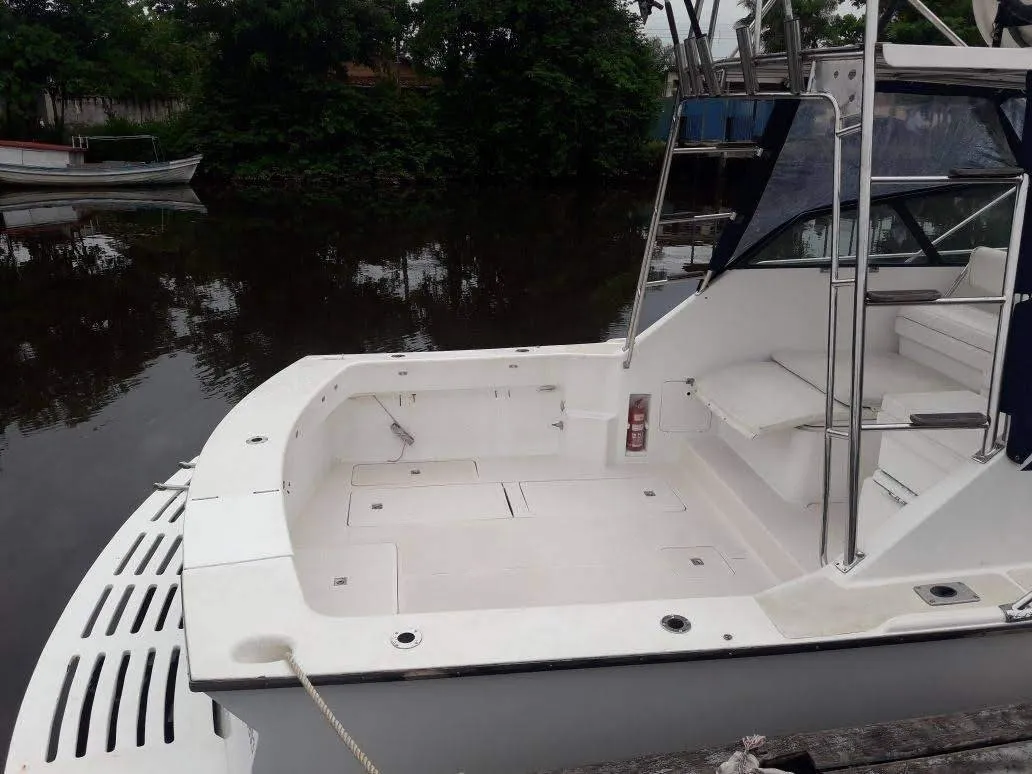 Lancha Mares 30 pés - Foto 8 mostrando detalhes da embarcação