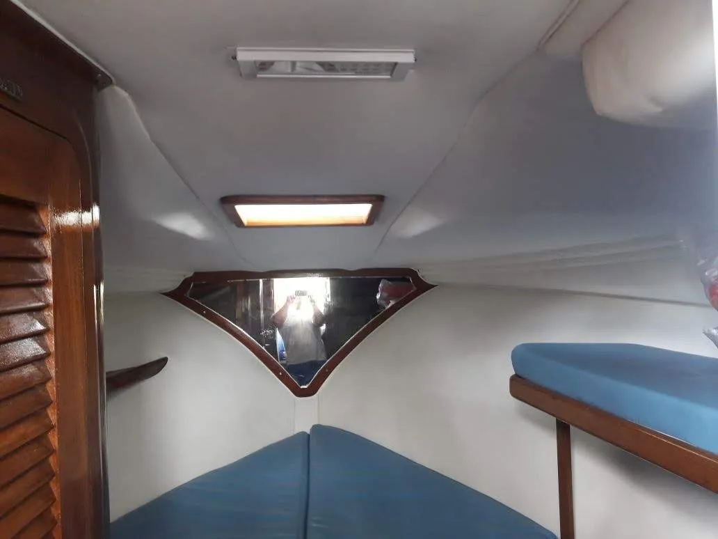 Lancha Mares 30 pés - Foto 7 mostrando detalhes da embarcação