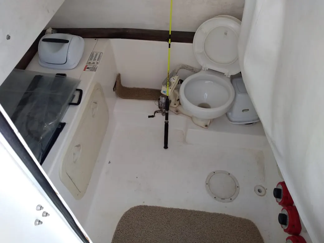 Lancha Mares 30 pés - Foto 11 mostrando detalhes da embarcação