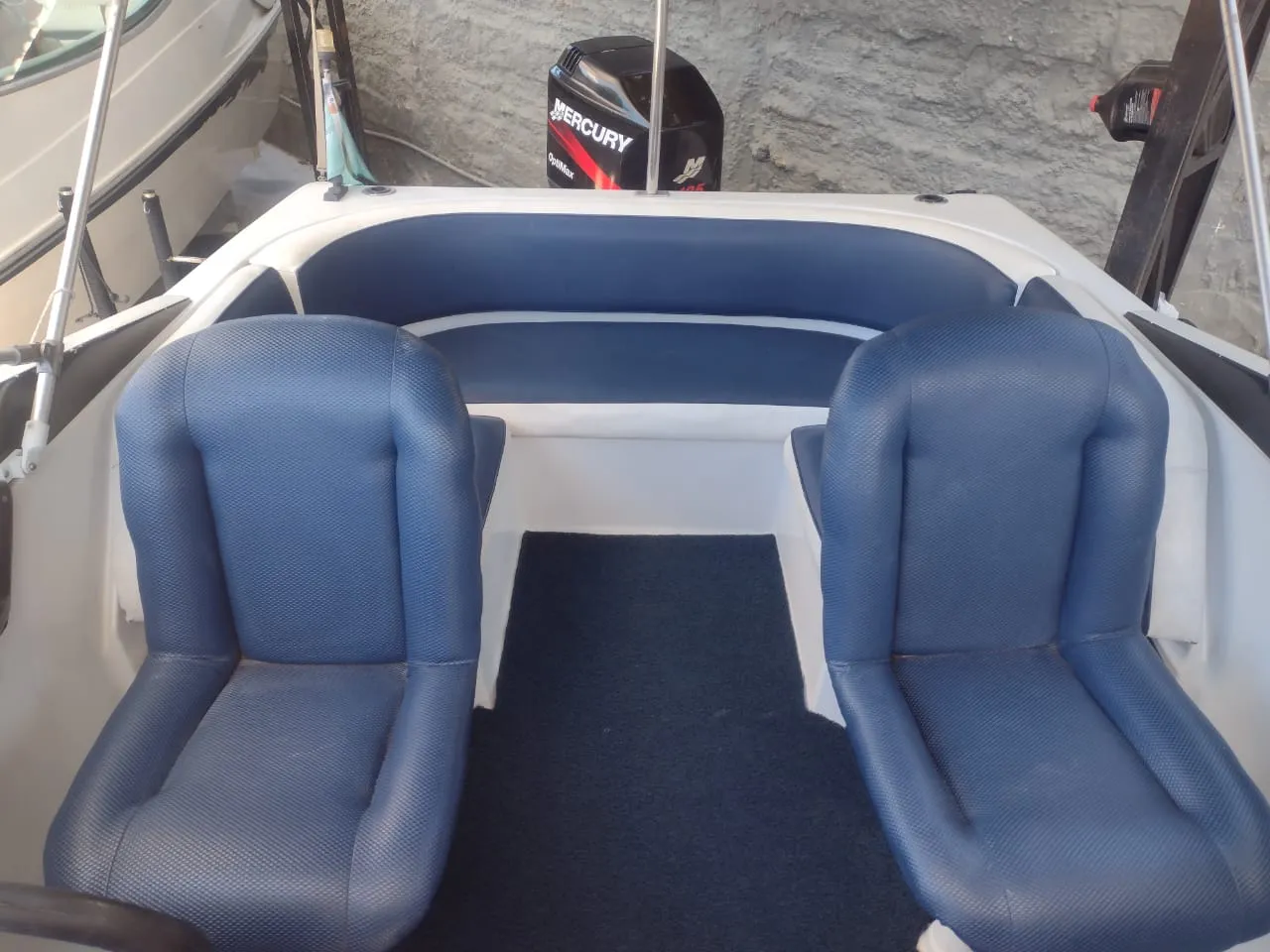 Lancha Alternativa 21 pés - Foto 3 mostrando detalhes da embarcação