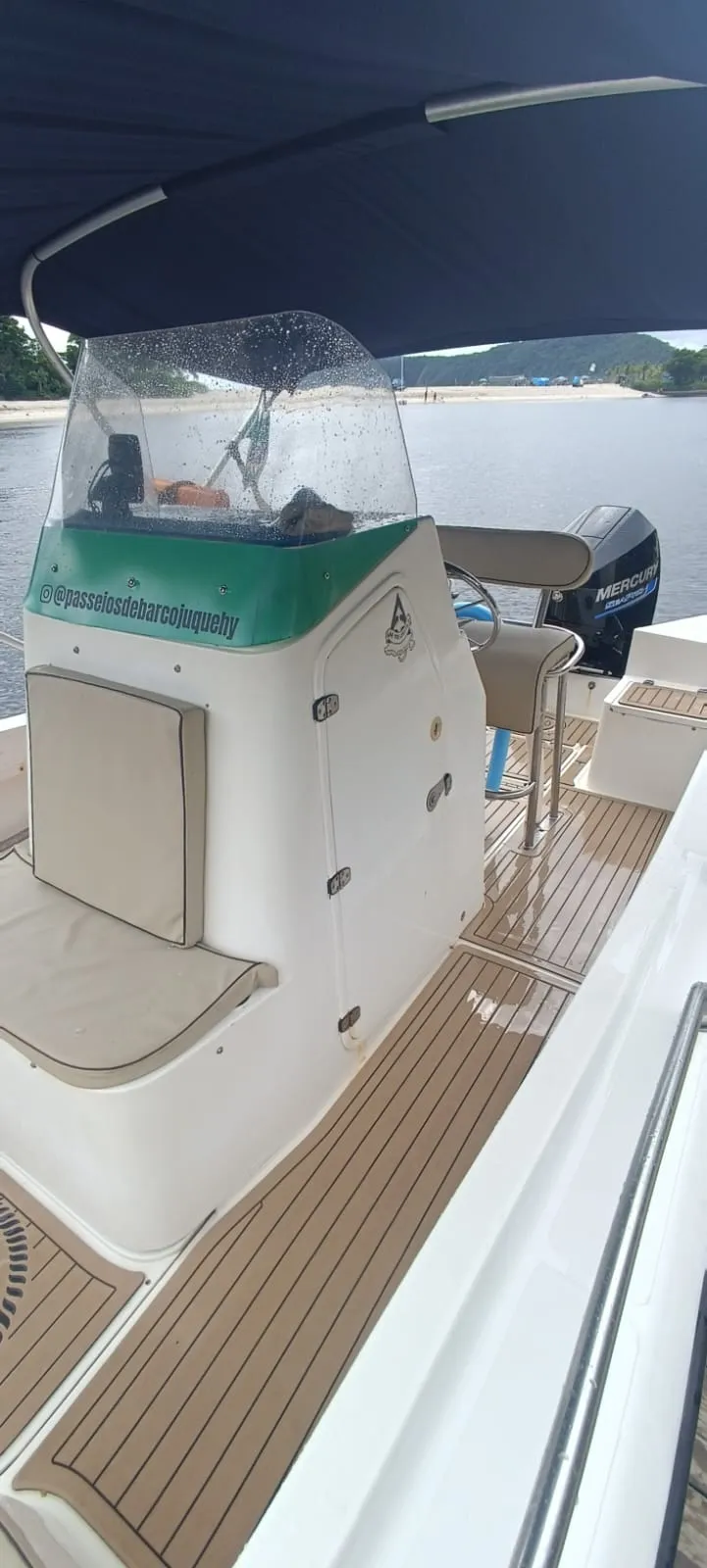 Lancha Fishing 22 pés - Foto 5 mostrando detalhes da embarcação