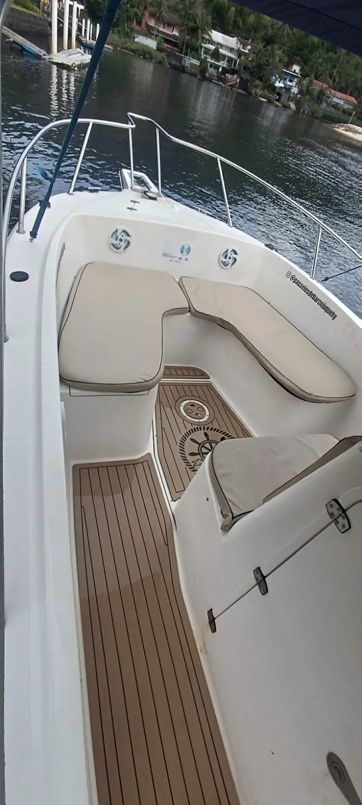 Lancha Fishing 22 pés - Foto 4 mostrando detalhes da embarcação