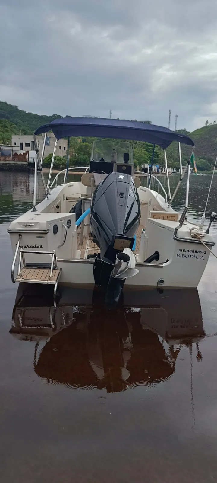 Lancha Fishing 22 pés - Foto 3 mostrando detalhes da embarcação