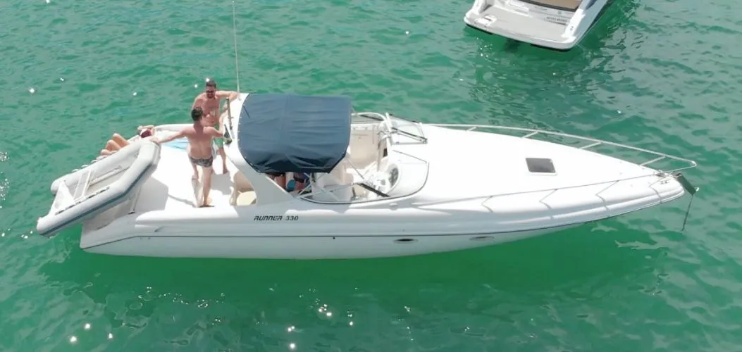 Lancha Runner 330 33 pés - Foto 4 mostrando detalhes da embarcação