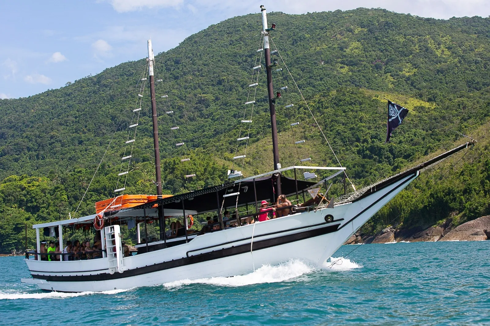 Escuna 60 pés - Foto 4 mostrando detalhes da embarcação