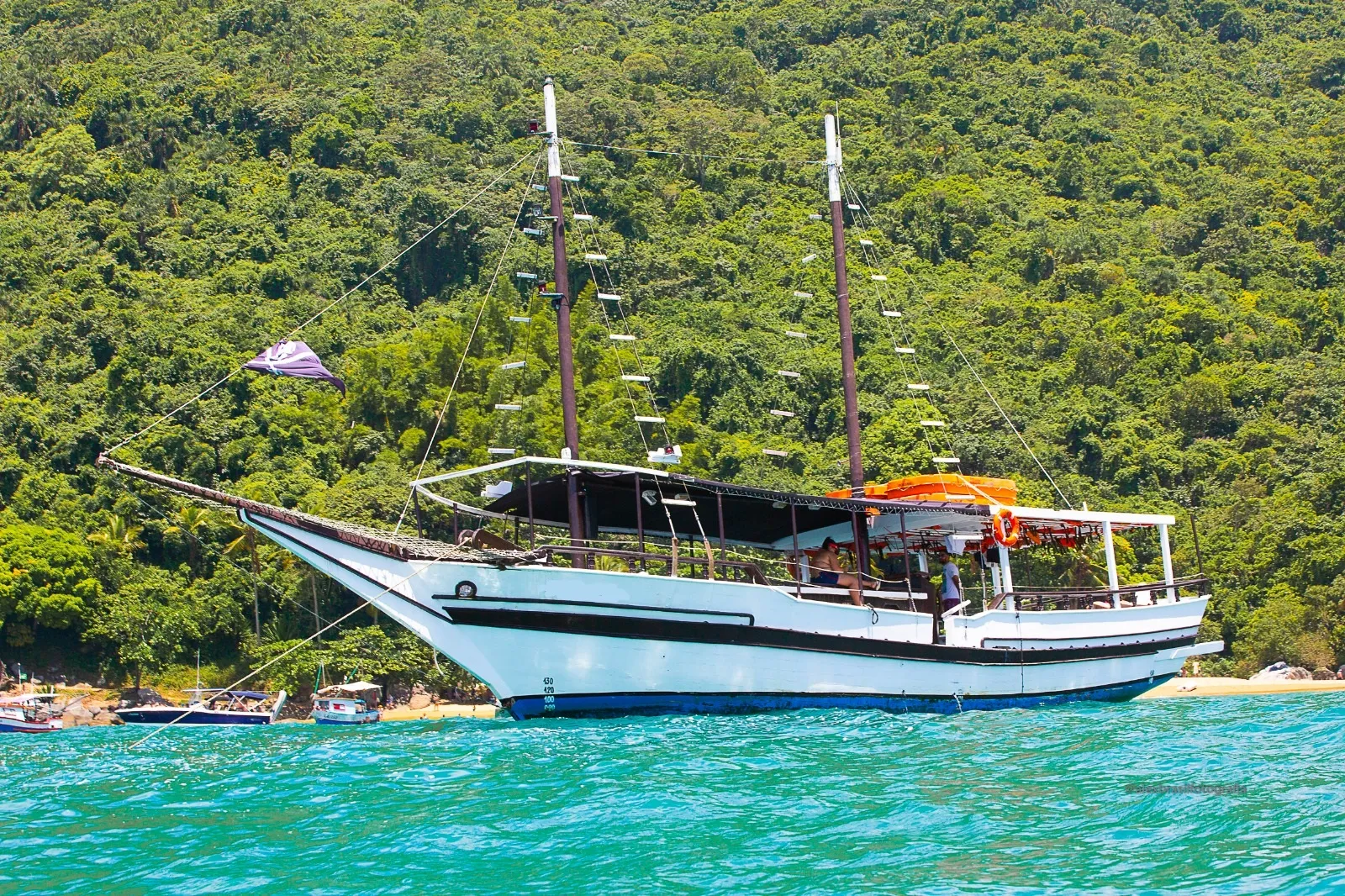 Escuna 60 pés - Foto 7 mostrando detalhes da embarcação