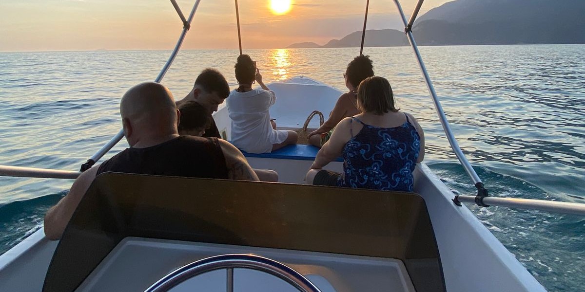 Passeio de Lancha Vitare em Caraguatatuba, Ubatuba, São Sebastião e Ilhabela