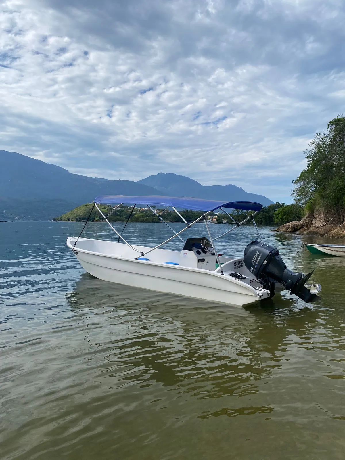 Lancha Vitare 25 pés - Foto 3 mostrando detalhes da embarcação