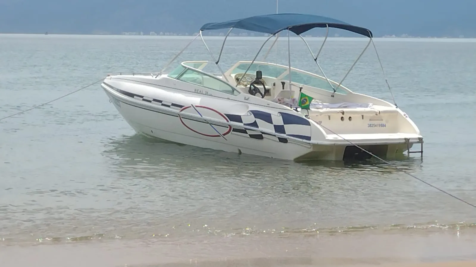 Lancha Real Class 24 pés - Foto 2 mostrando detalhes da embarcação