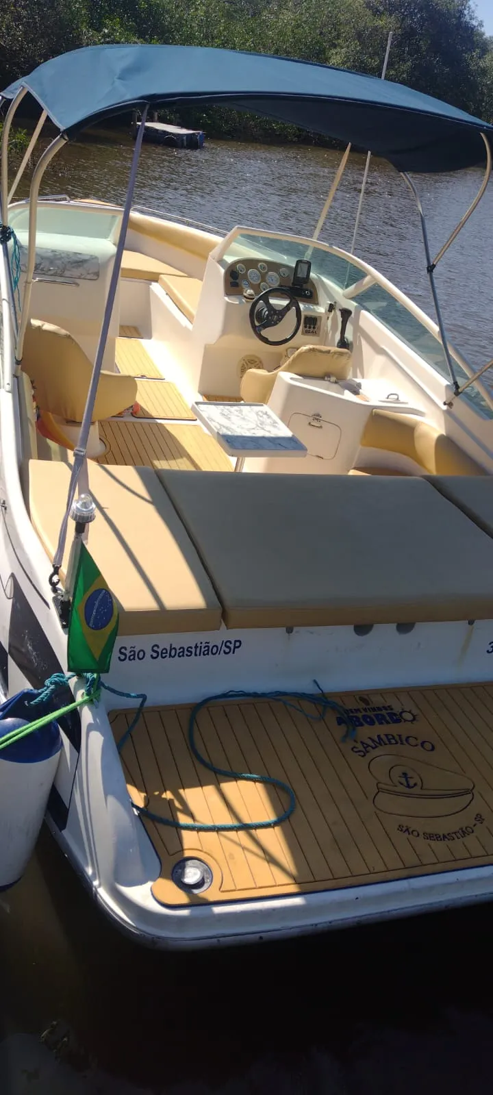 Lancha Real Class 24 pés - Foto 4 mostrando detalhes da embarcação