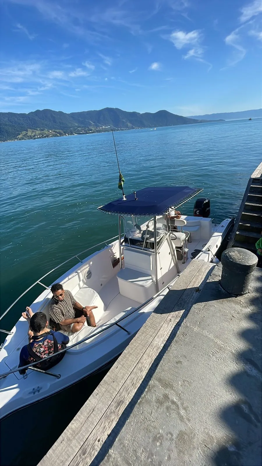 Lancha Fishing 26 pés - Foto 6 mostrando detalhes da embarcação