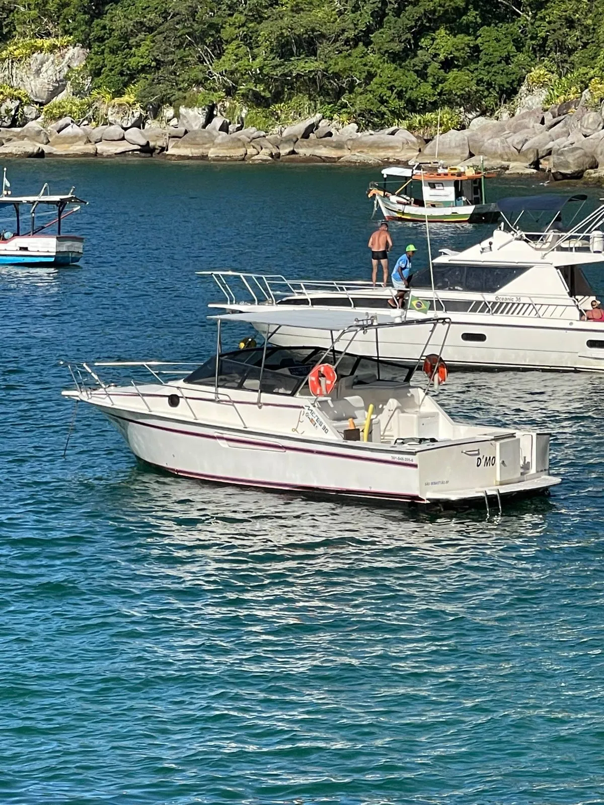 Lancha Mares 30 pés - Foto 2 mostrando detalhes da embarcação