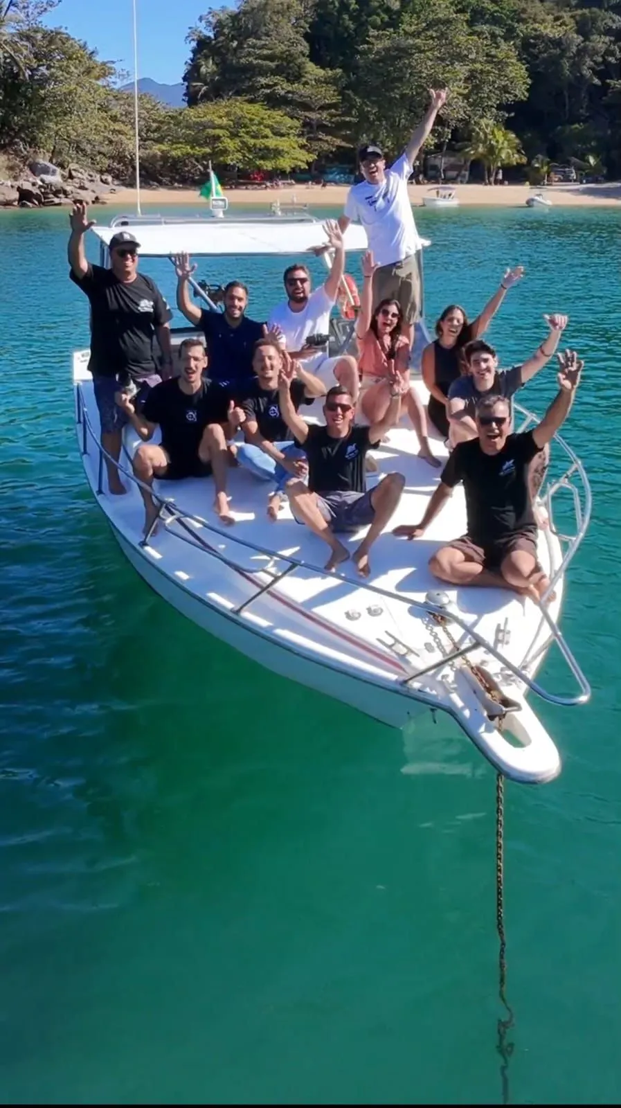 Lancha Mares 30 pés - Foto 6 mostrando detalhes da embarcação