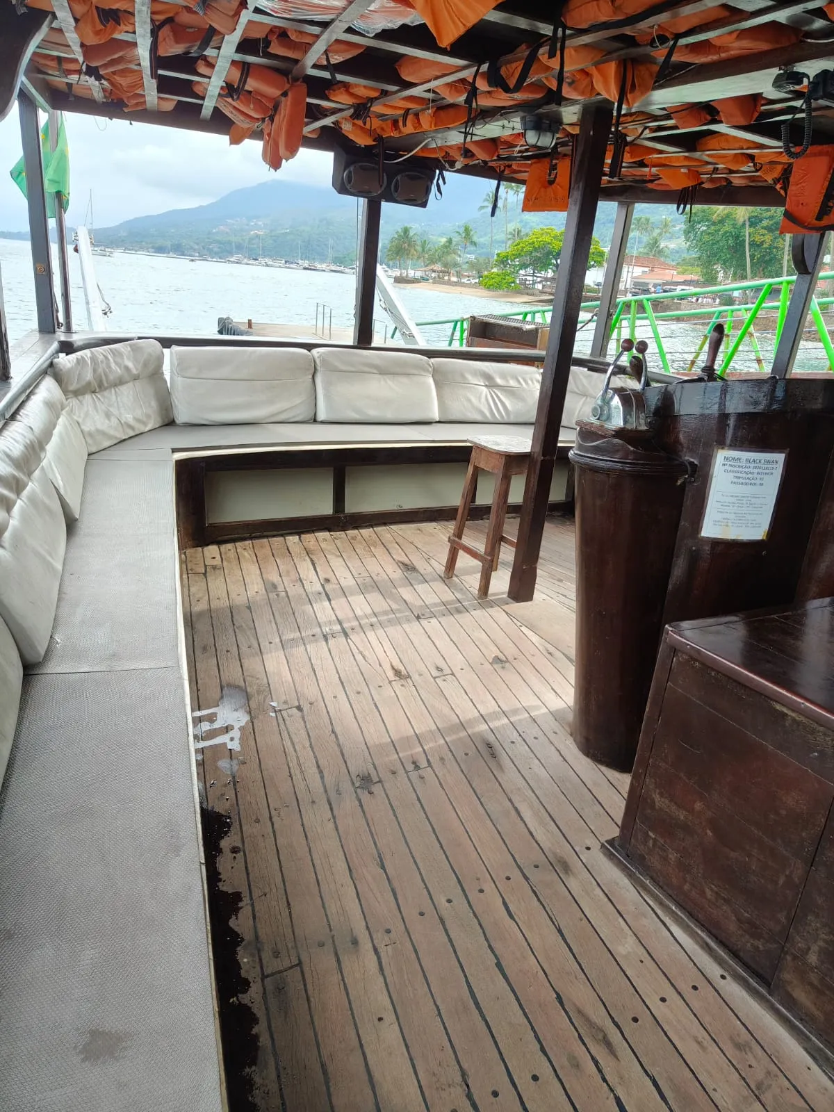 Escuna 70 pés - Foto 6 mostrando detalhes da embarcação