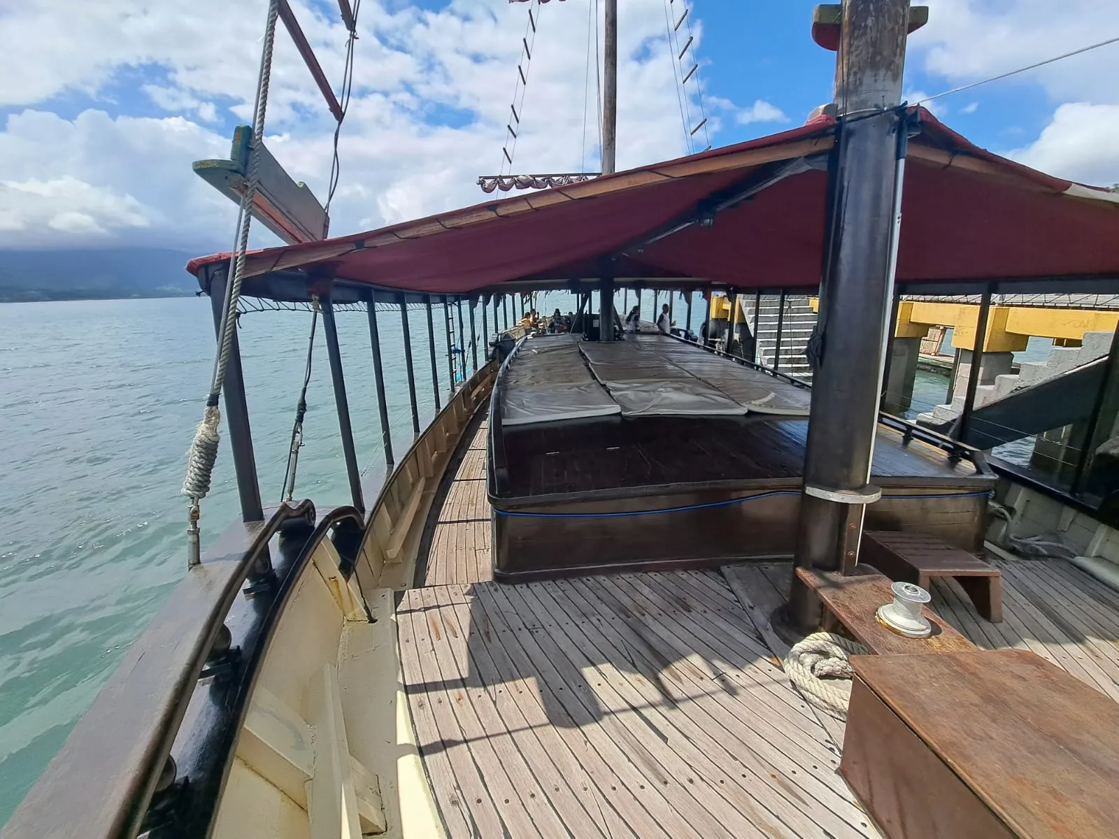 Escuna 70 pés - Foto 3 mostrando detalhes da embarcação