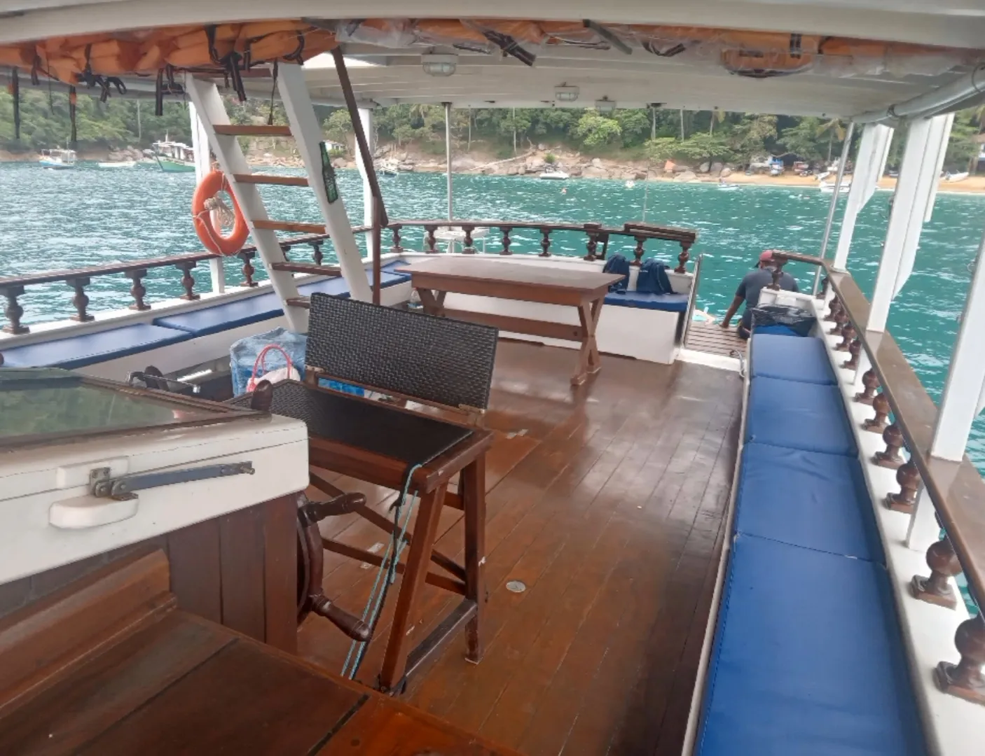 Escuna 60 pés - Foto 2 mostrando detalhes da embarcação