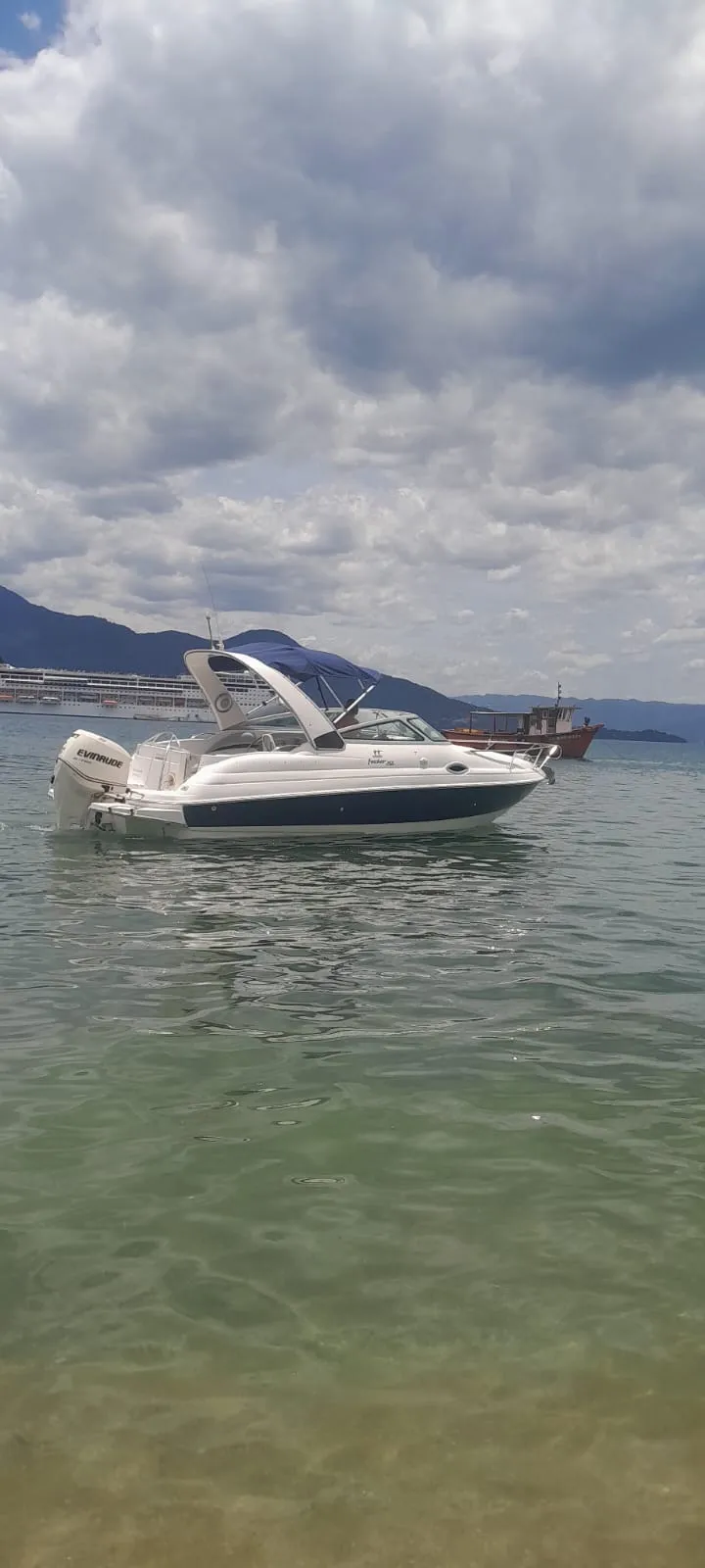 Lancha Focker 255 25 pés - Foto 6 mostrando detalhes da embarcação