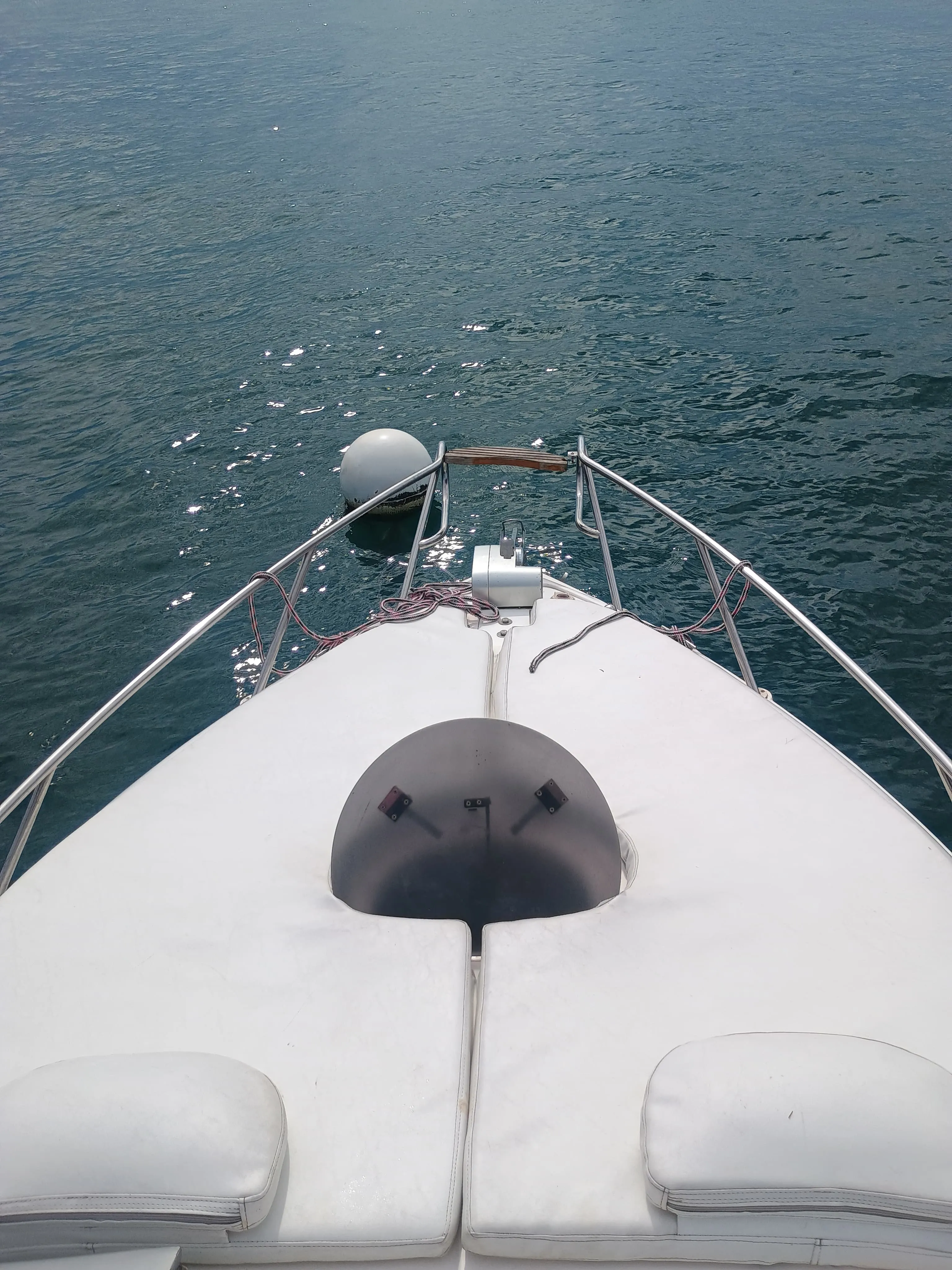 Lancha Focker 255 25 pés - Foto 5 mostrando detalhes da embarcação