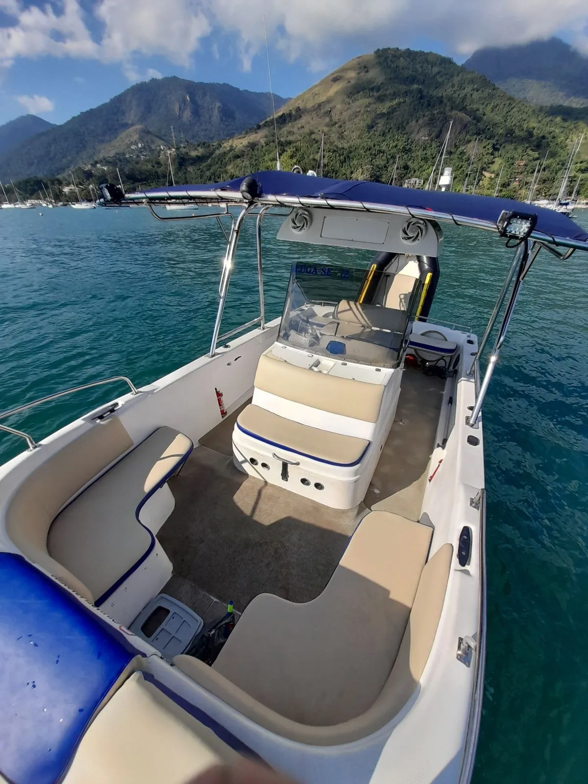 Lancha Fast 27 pés - Foto 6 mostrando detalhes da embarcação