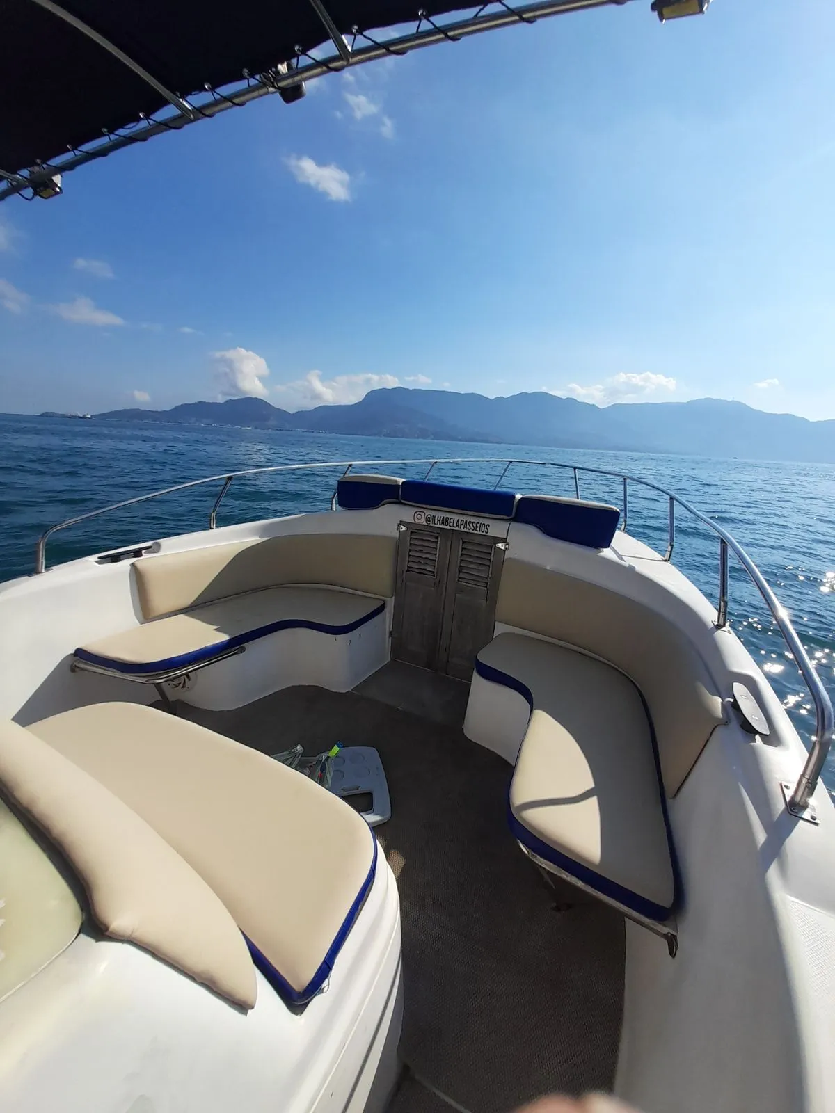 Lancha Fast 27 pés - Foto 5 mostrando detalhes da embarcação