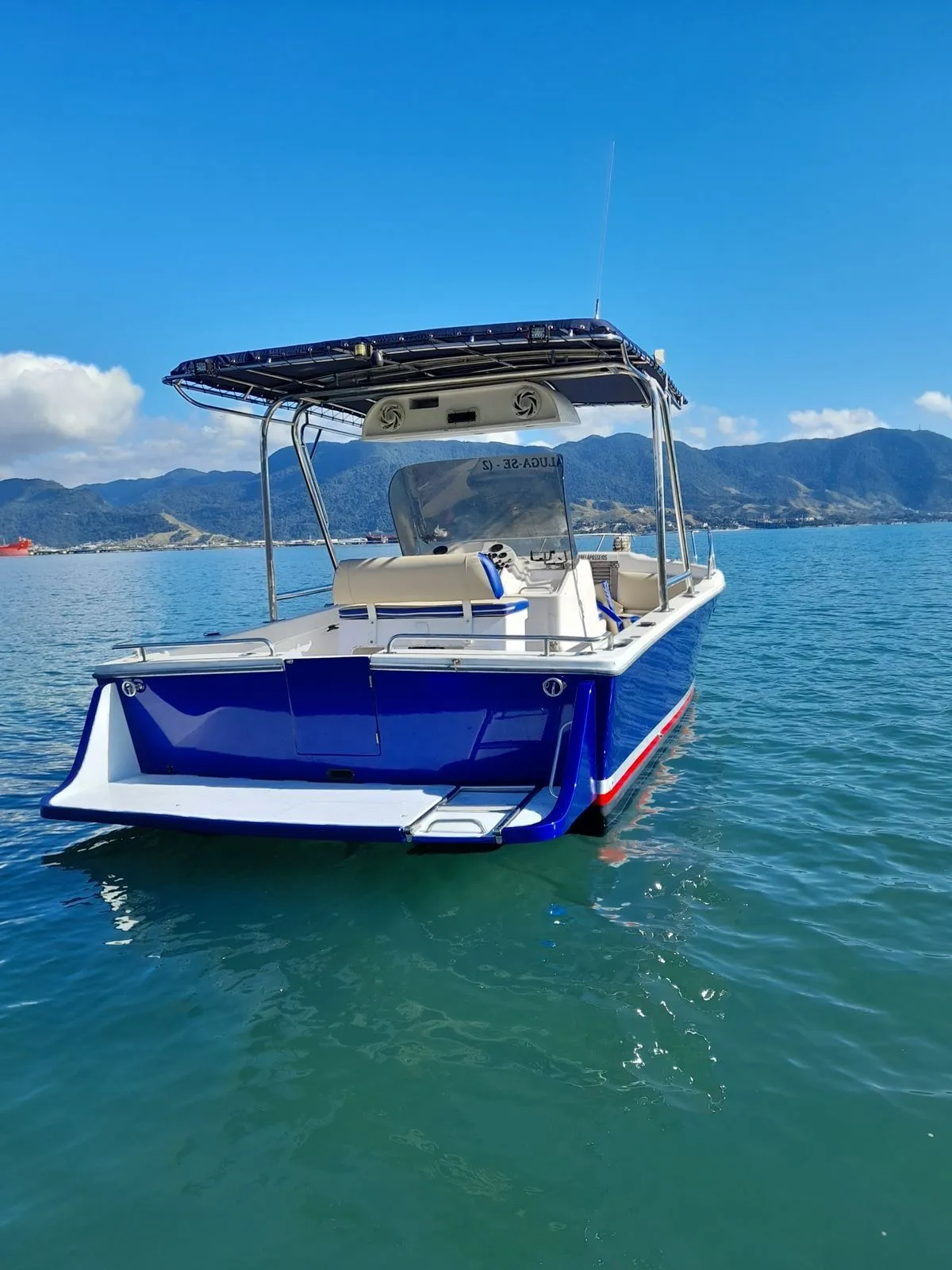 Lancha Fast 27 pés - Foto 3 mostrando detalhes da embarcação