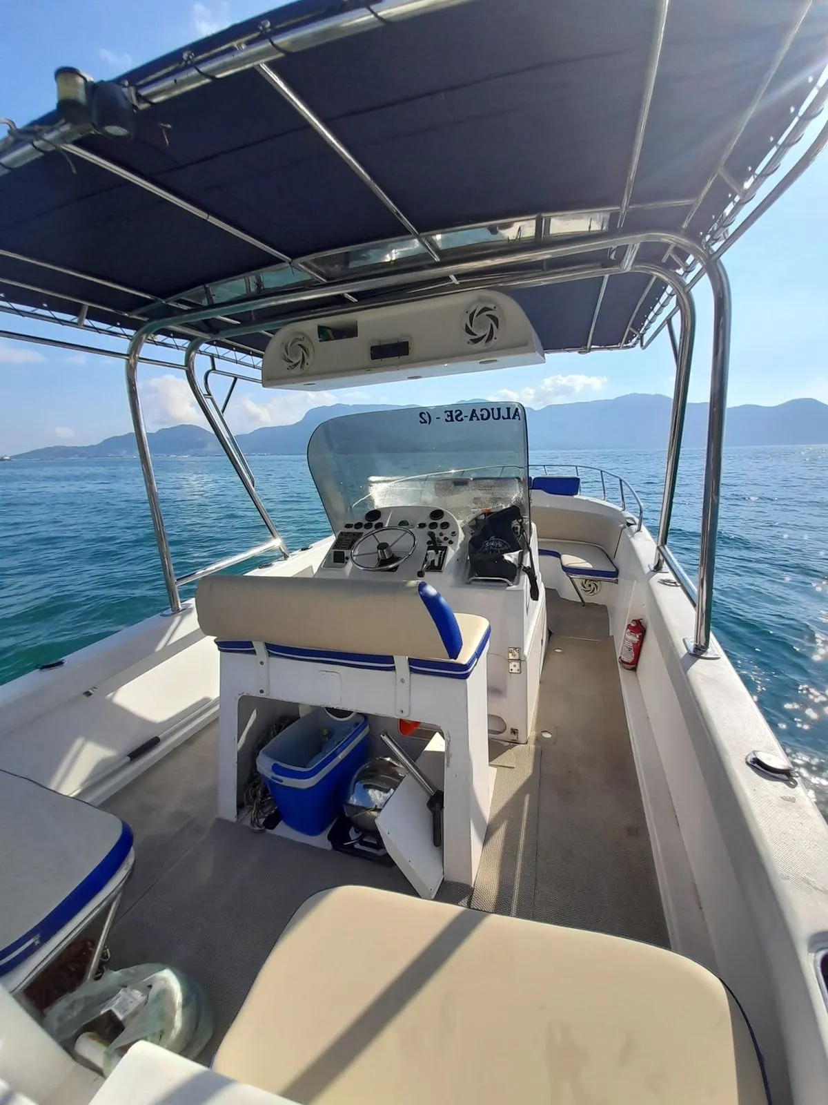 Lancha Fast 27 pés - Foto 7 mostrando detalhes da embarcação