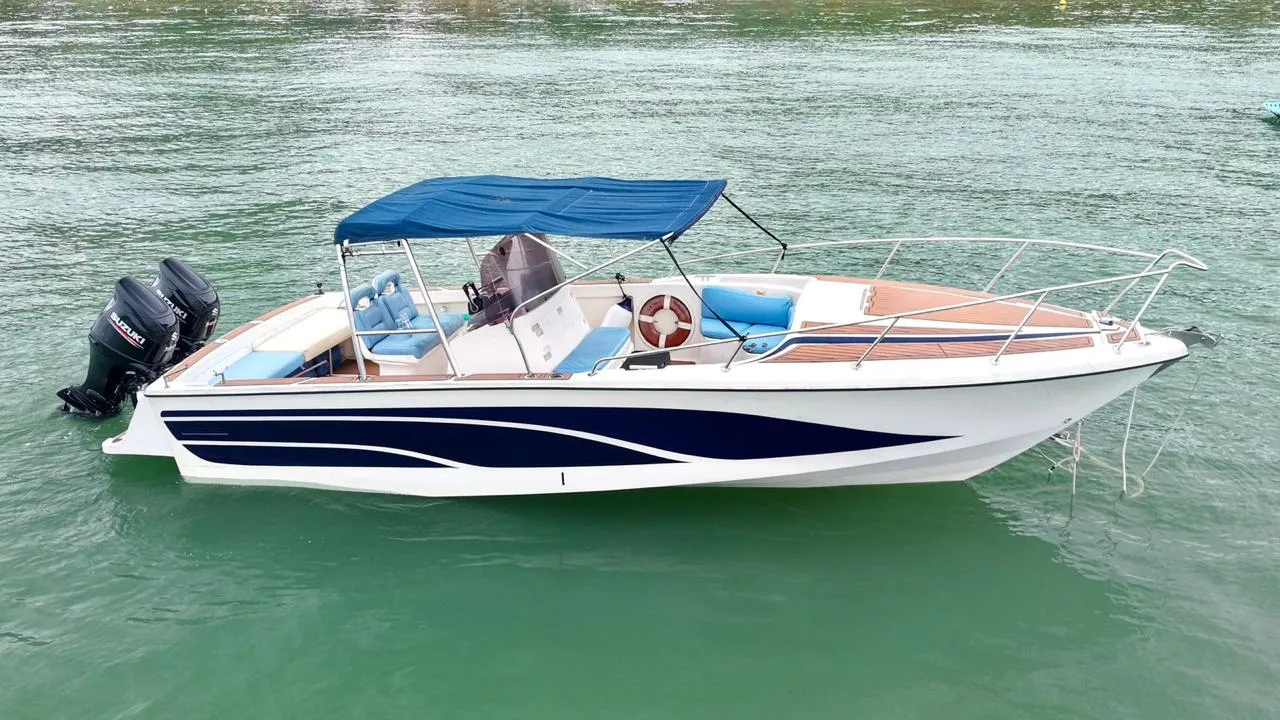 Lancha Fast 27 pés - Foto 2 mostrando detalhes da embarcação