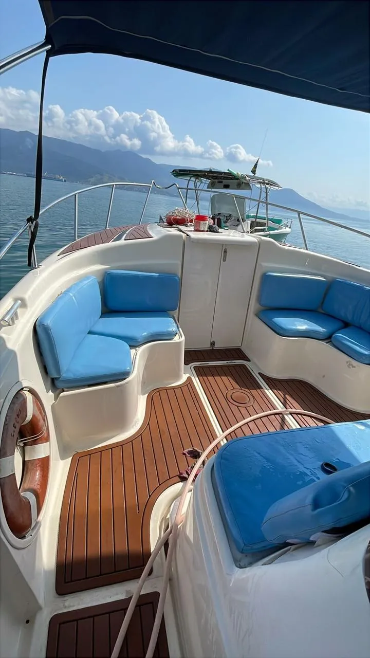 Lancha Fast 27 pés - Foto 5 mostrando detalhes da embarcação