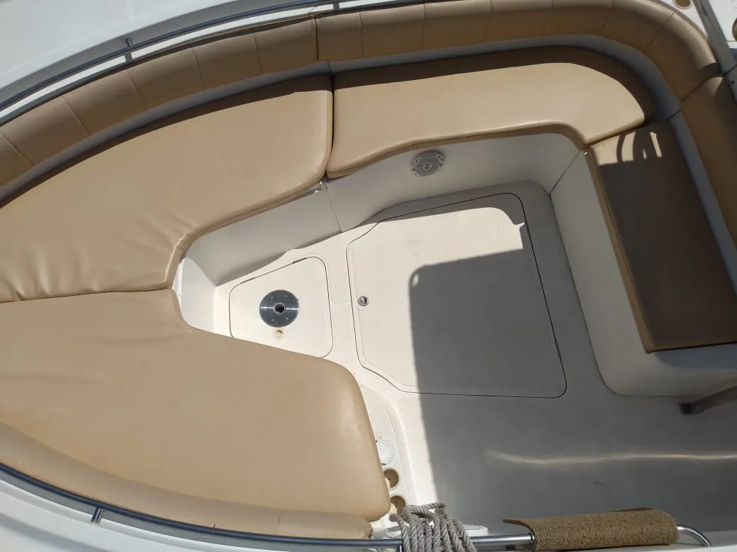 Lancha Fishing 32 pés - Foto 6 mostrando detalhes da embarcação