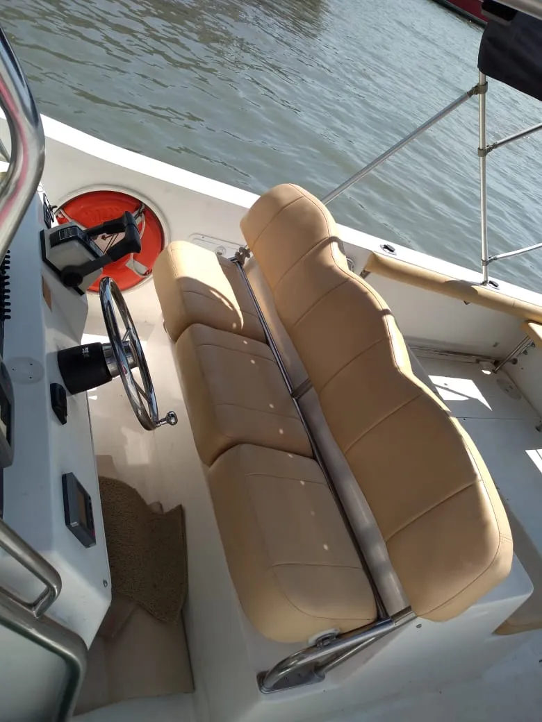 Lancha Fishing 32 pés - Foto 5 mostrando detalhes da embarcação