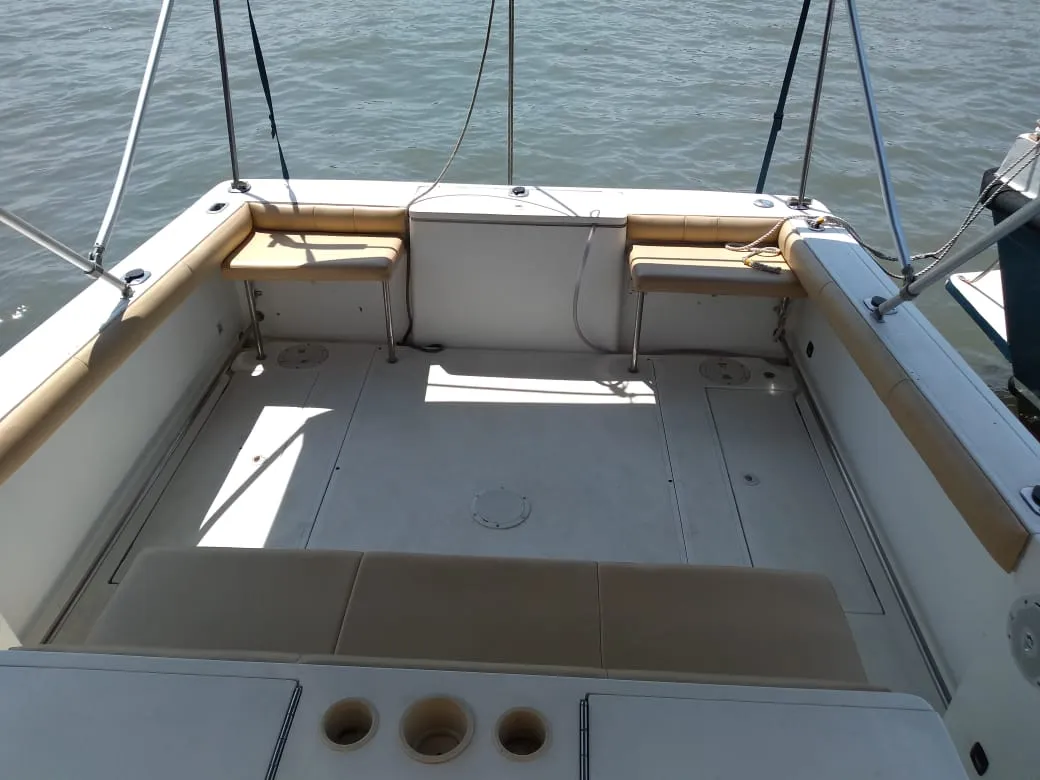 Lancha Fishing 32 pés - Foto 8 mostrando detalhes da embarcação