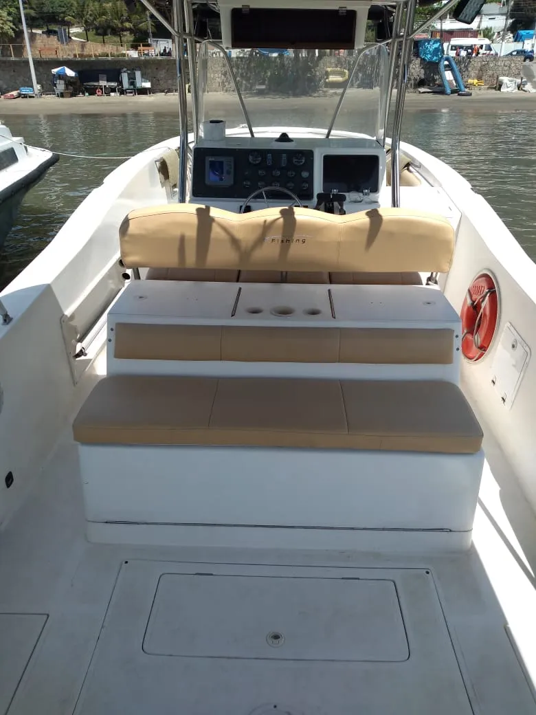 Lancha Fishing 32 pés - Foto 3 mostrando detalhes da embarcação