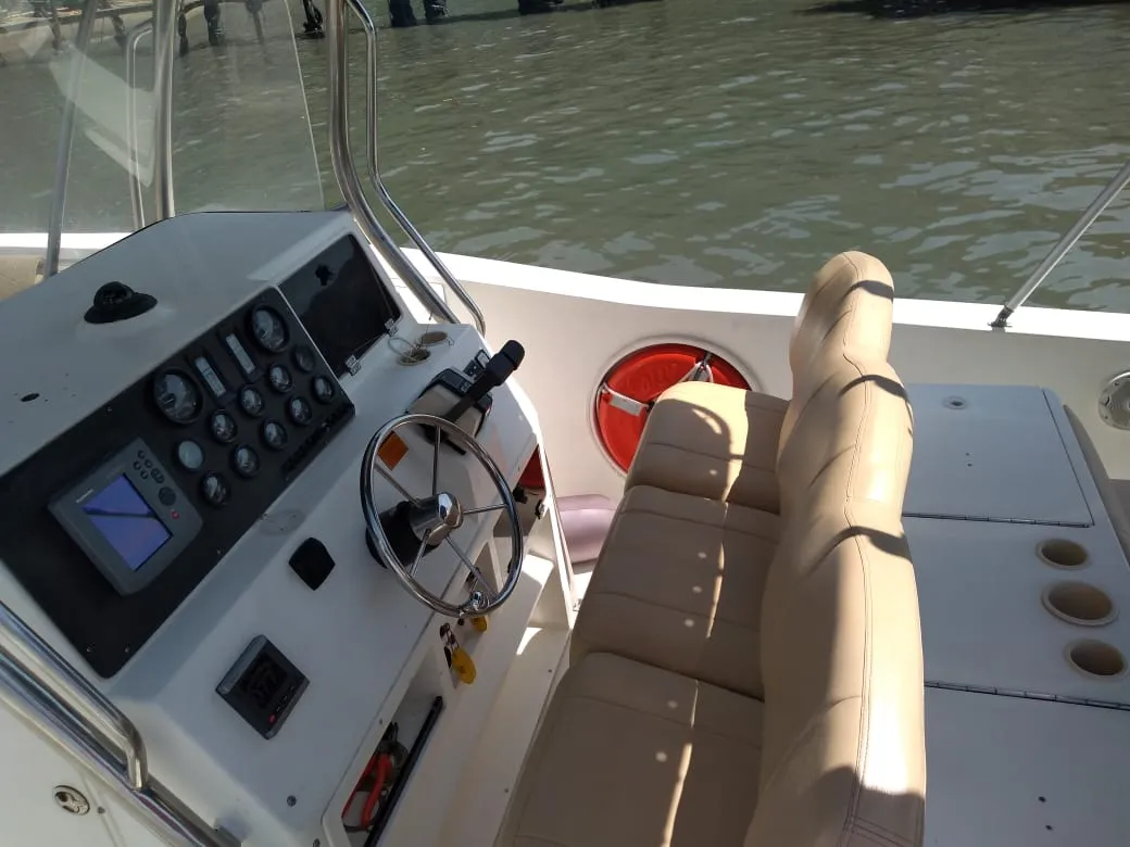 Lancha Fishing 32 pés - Foto 7 mostrando detalhes da embarcação