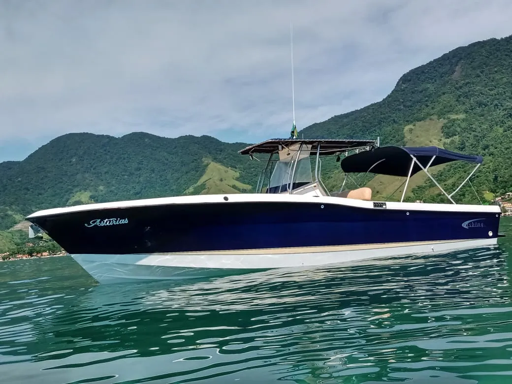 Lancha Fishing 32 pés - Foto 2 mostrando detalhes da embarcação