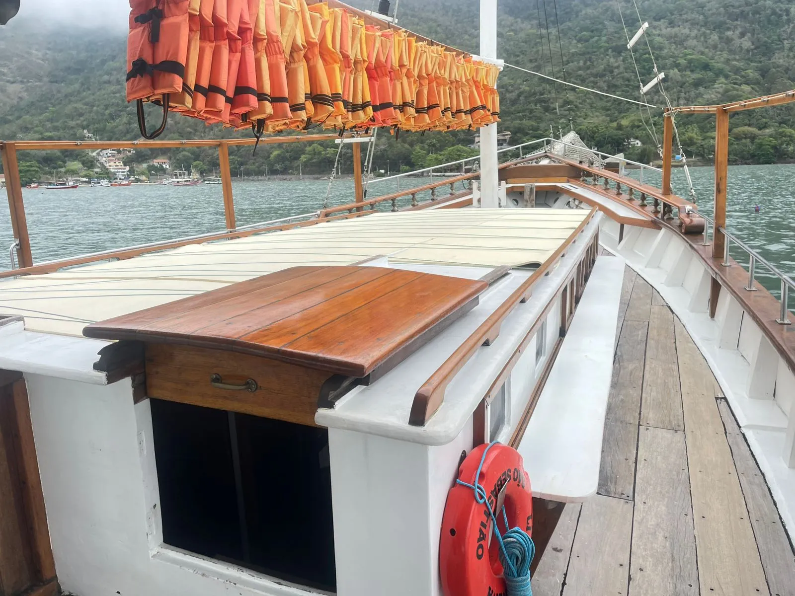 Escuna 75 pés - Foto 2 mostrando detalhes da embarcação