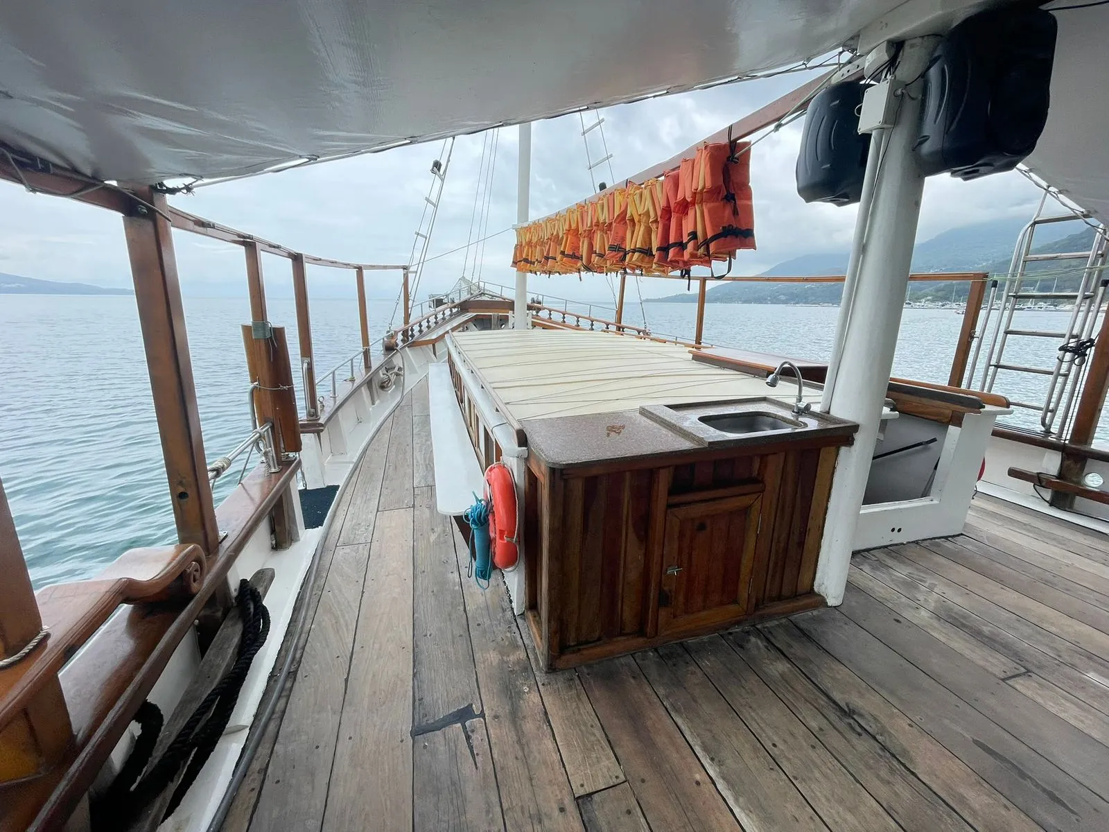 Escuna 75 pés - Foto 6 mostrando detalhes da embarcação