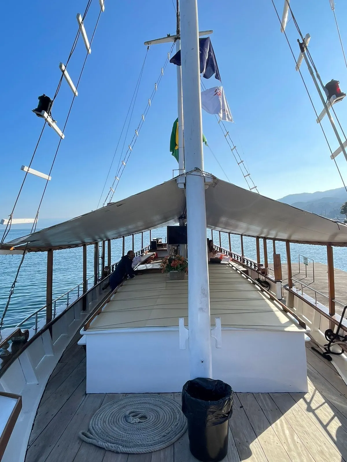 Escuna 75 pés - Foto 4 mostrando detalhes da embarcação