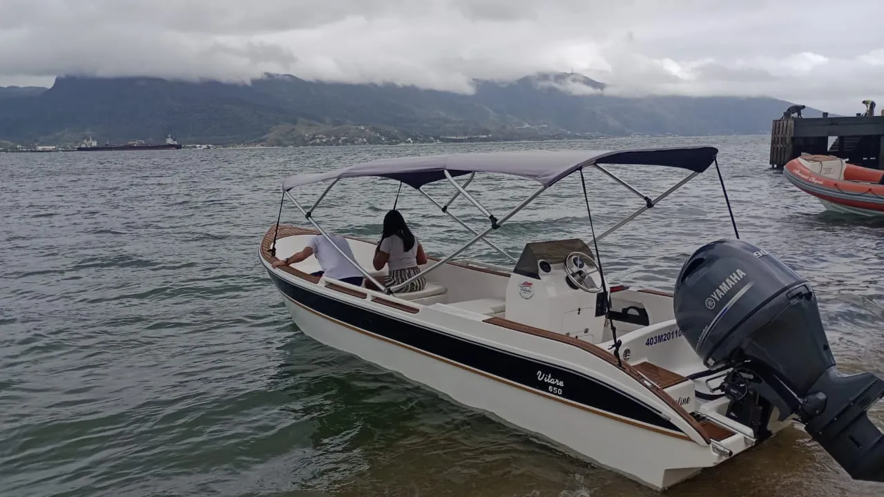 Lancha Vitare 650 25 pés - Foto 2 mostrando detalhes da embarcação