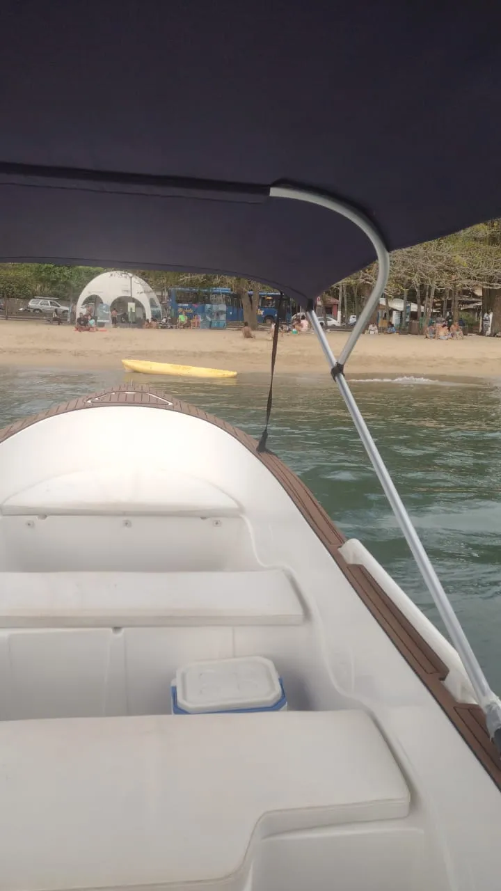 Lancha Vitare 650 25 pés - Foto 3 mostrando detalhes da embarcação