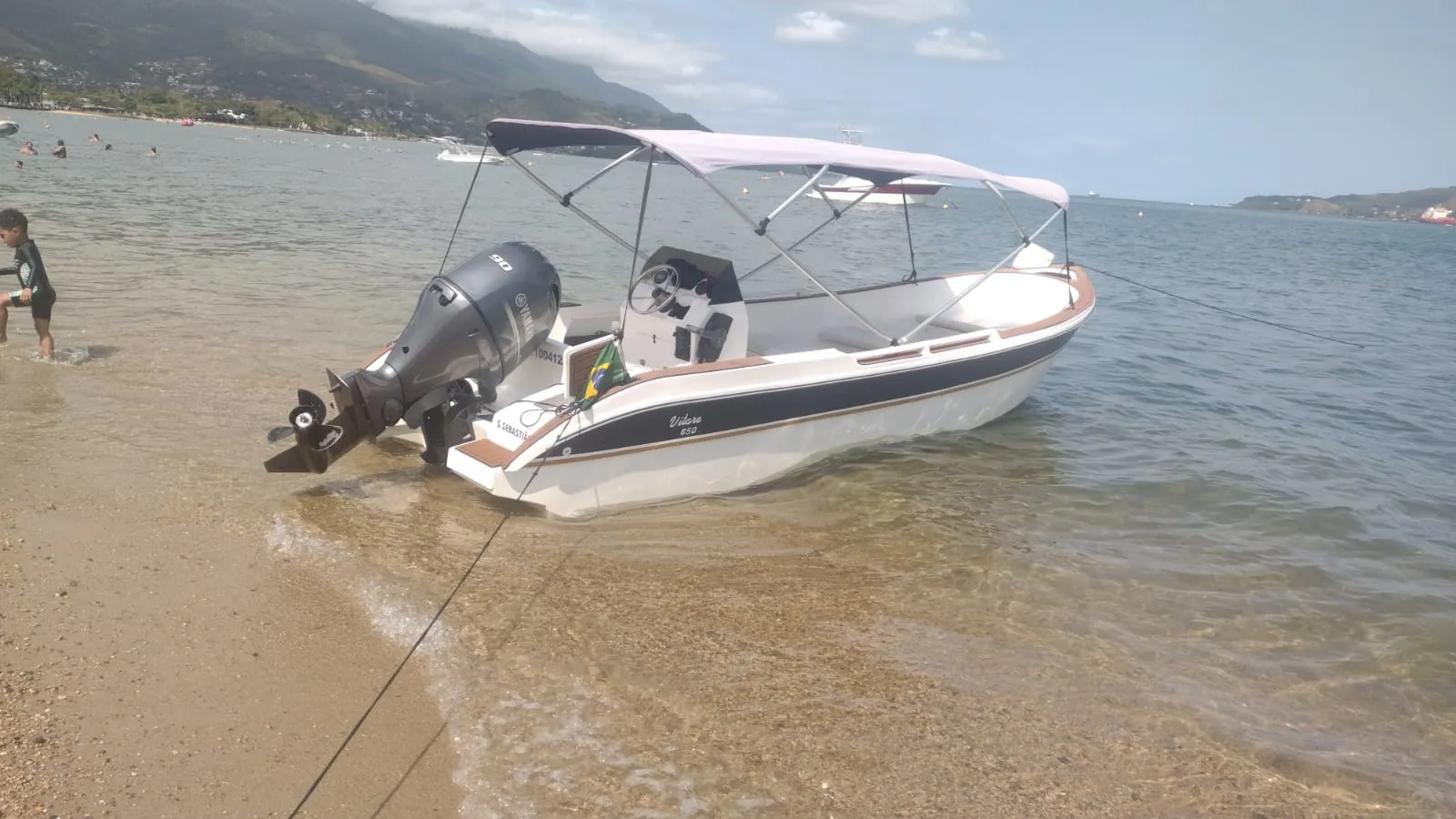 Lancha Vitare 650 25 pés - Foto 4 mostrando detalhes da embarcação